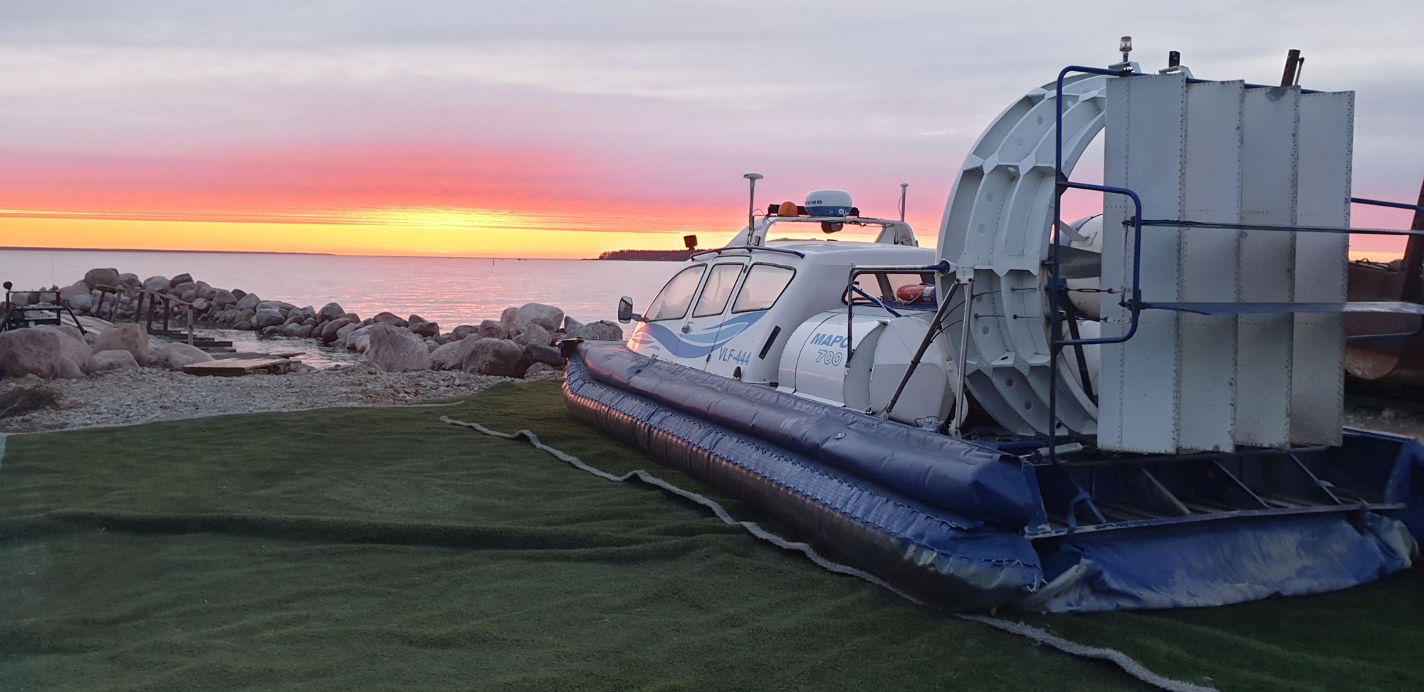 Talvine seiklus hõljukiga